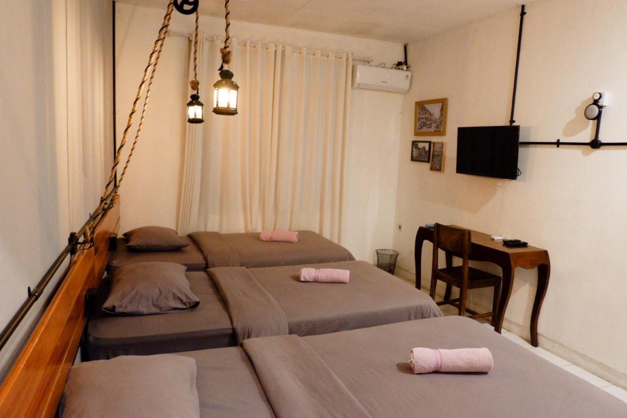 Buton Backpacker Bandung